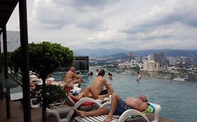 Skybed Over The Sky Hostel @Regalia Suites & Residences Kl
